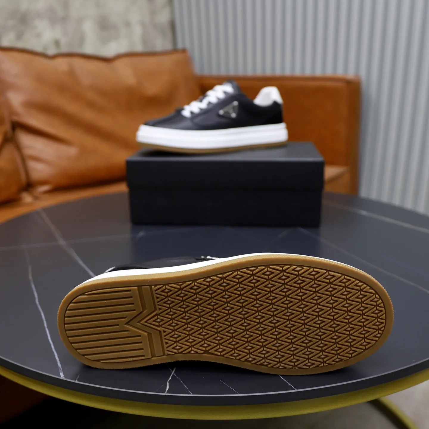 Men's shoes: 440💰🙅‍♂️🙅‍♂️🙅‍♂️ Brand: PRADA Standard code: 38–44 (45 can be customized) Level: Same as the official website Material: Original cowhide fabric Comfortable pigskin lining Lightweight and wear-resistant outsole Style category: Men's fashionable casual shoes and boots Running sneakers Distinguished luxury brand elements Top luxury Color: actual picture color